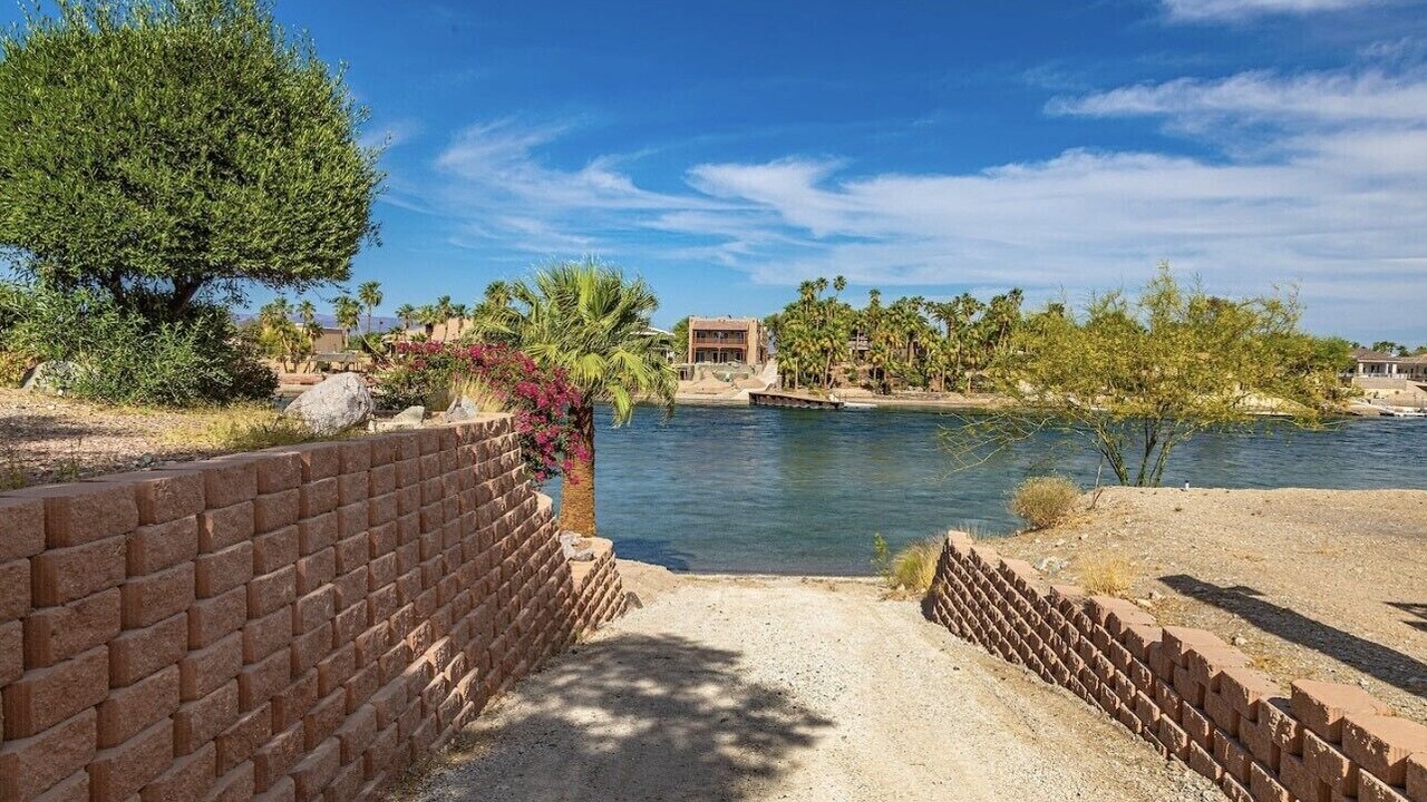 Photo of Outdoor in Needles