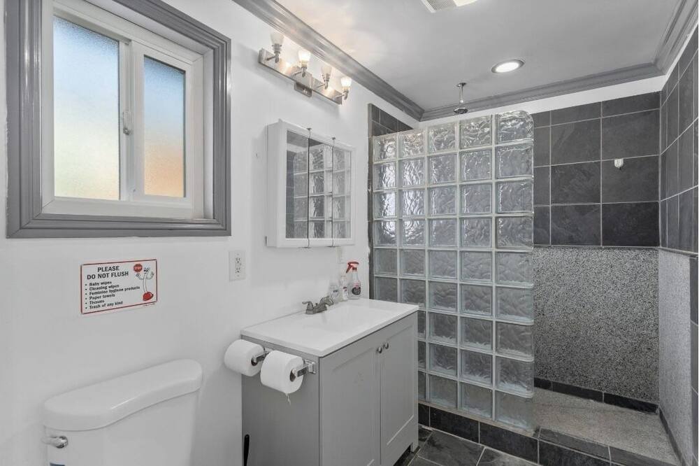 Photo of Bathroom in Los Angeles County