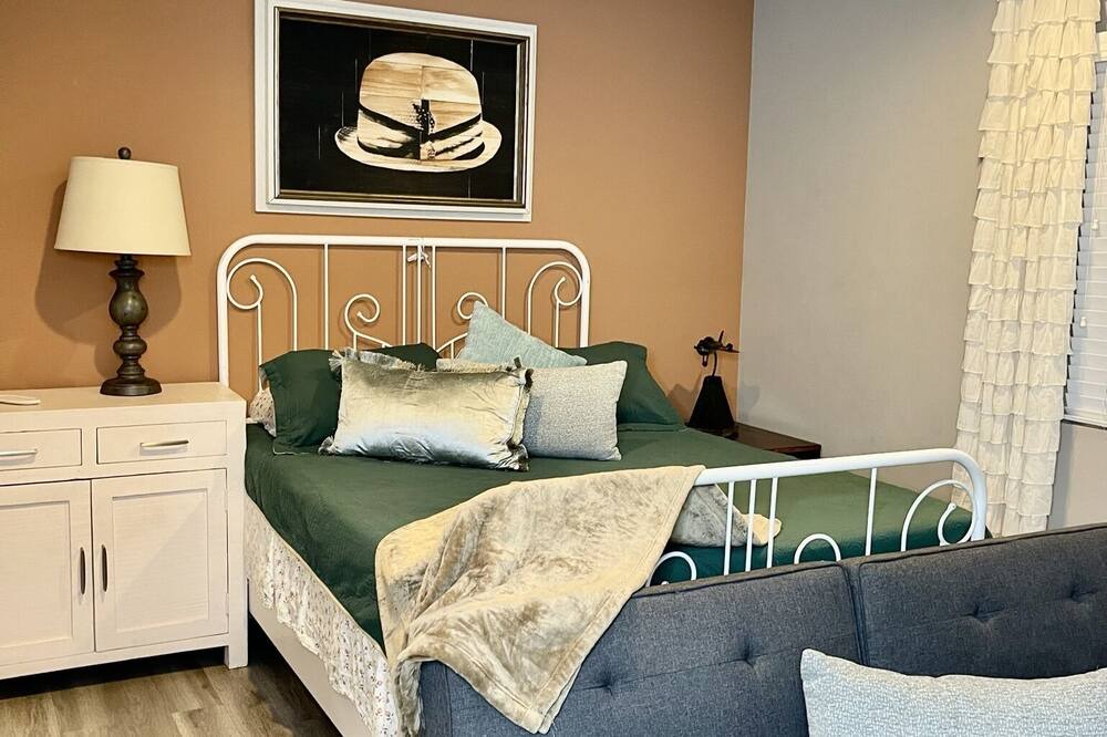 Photo of Bedroom in Jurupa Valley