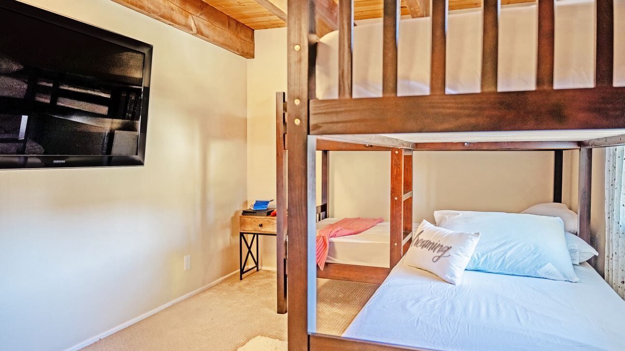 Photo of Bedroom in Wrightwood