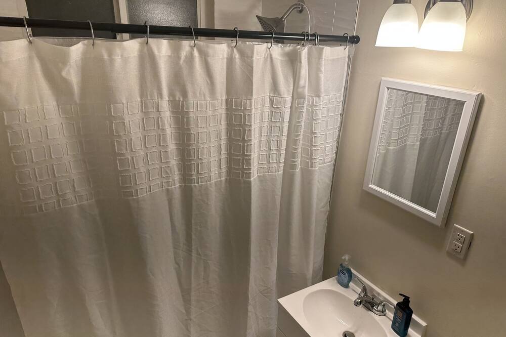 Photo of Bathroom in Oleander - Sunset