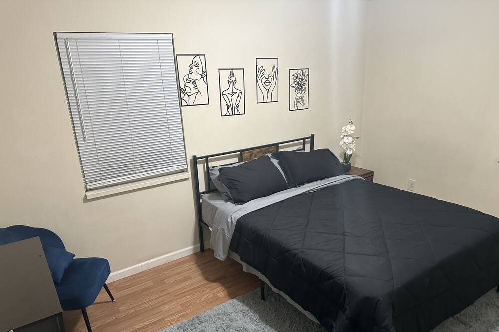Photo of Bedroom in Oleander - Sunset