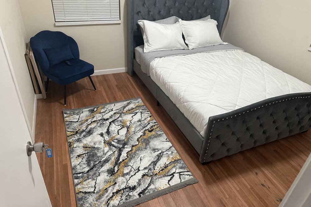 Photo of Bedroom in Oleander - Sunset