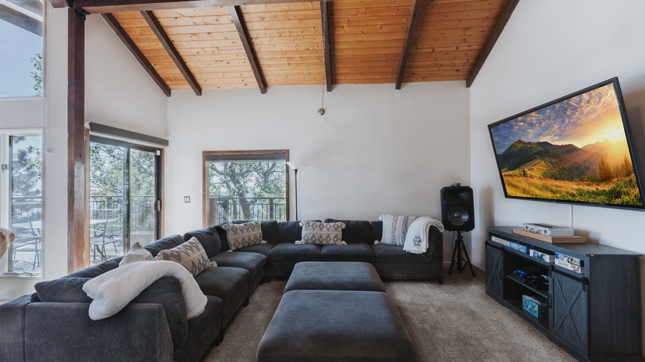Photo of Livingroom in Running Springs