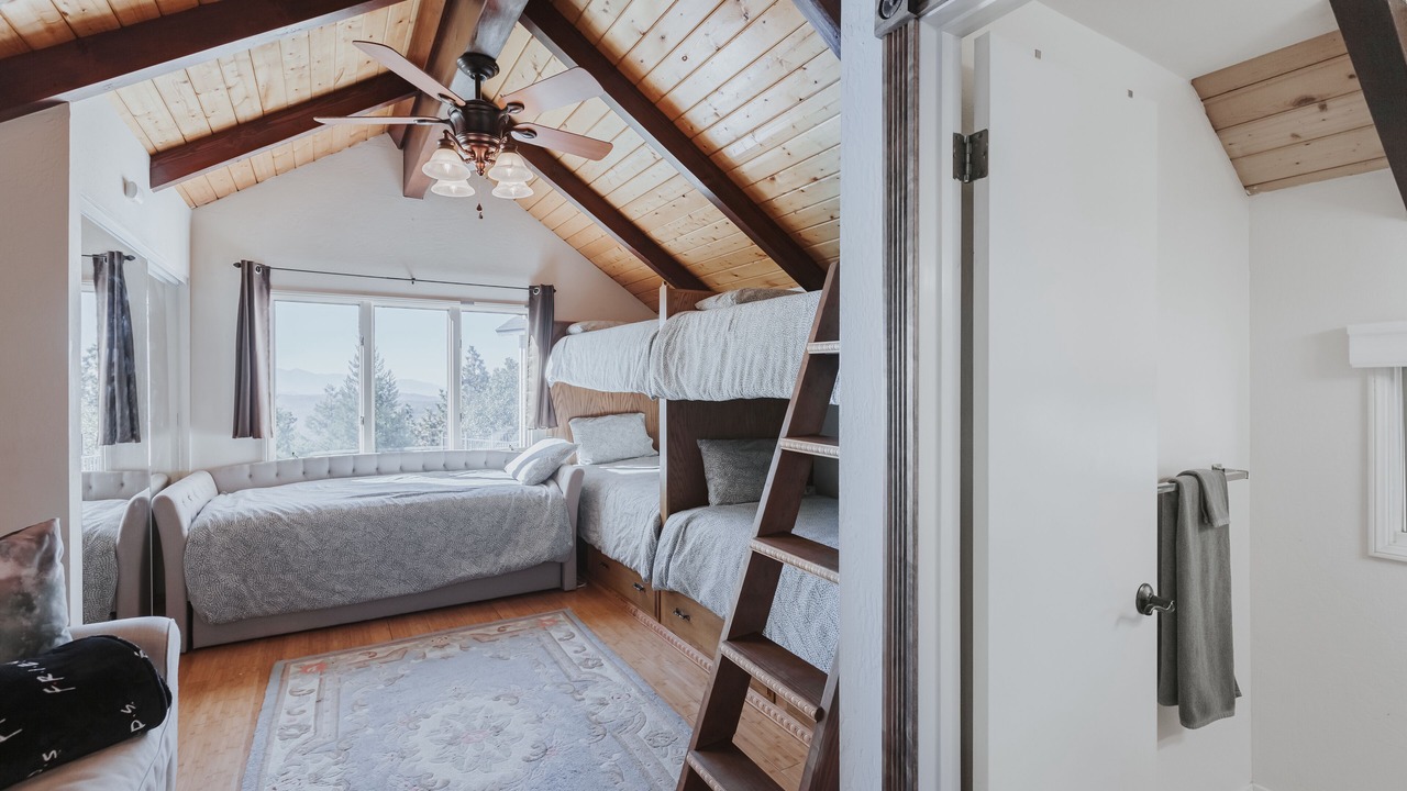 Photo of Bedroom in Running Springs
