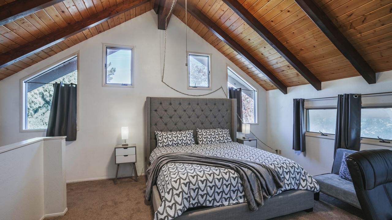 Photo of Bedroom in Running Springs