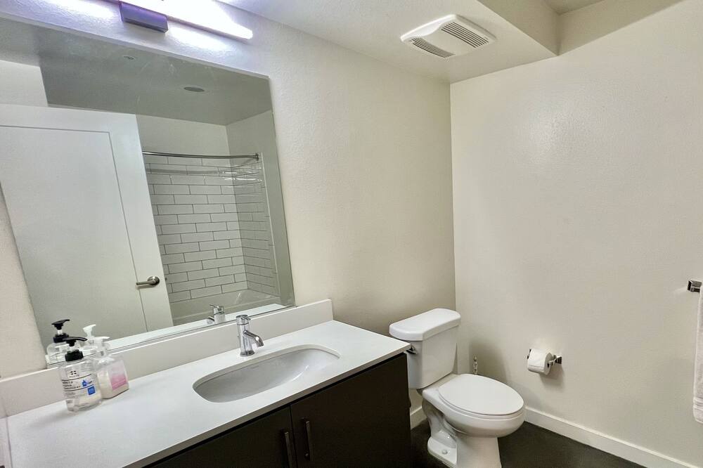 Photo of Bathroom in Los Angeles