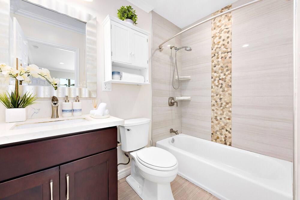 Photo of Bathroom in Alhambra