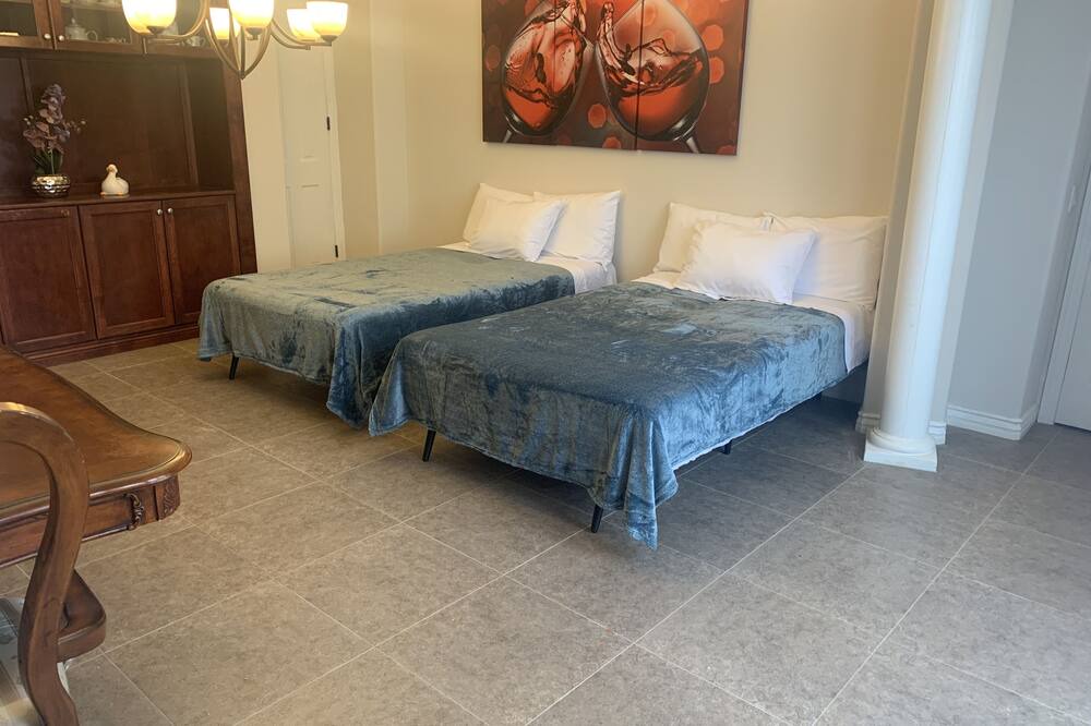 Photo of Bedroom in Alessandro Heights