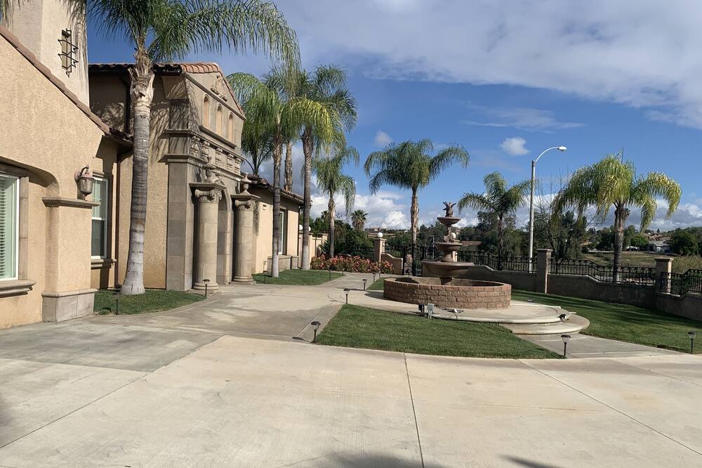 Photo of Outdoor in Alessandro Heights