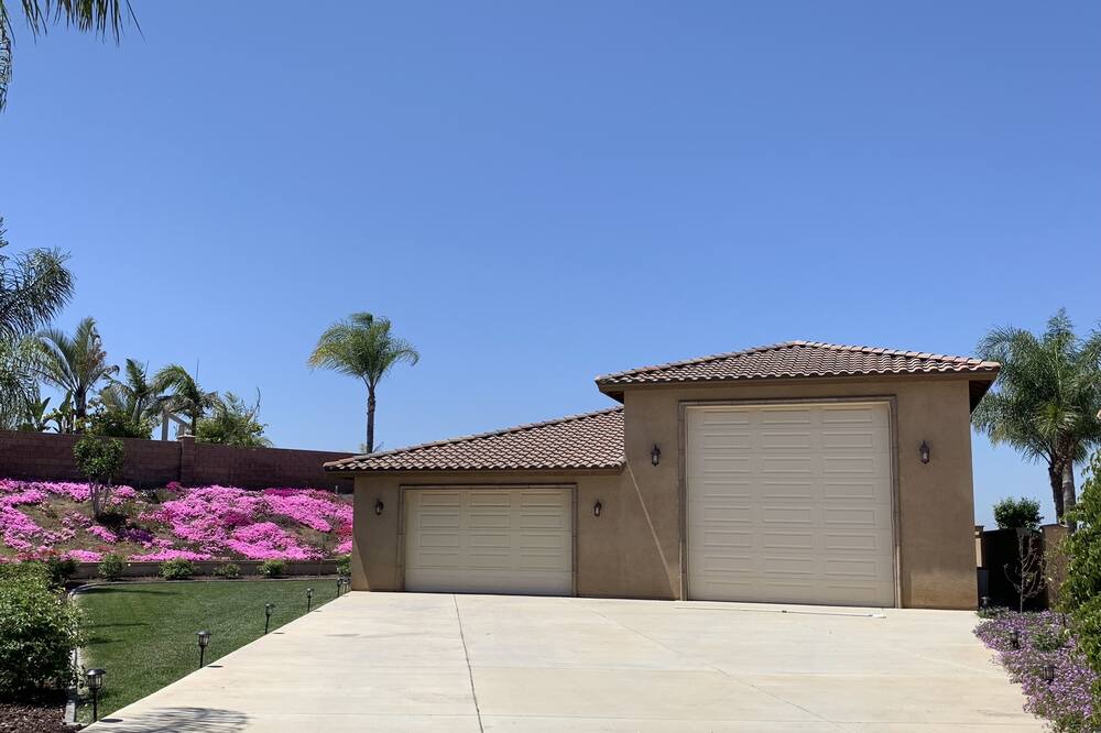 Photo of Outdoor in Alessandro Heights