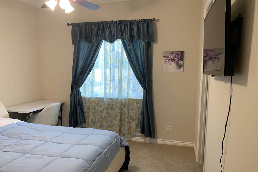 Photo of Bedroom in Alessandro Heights