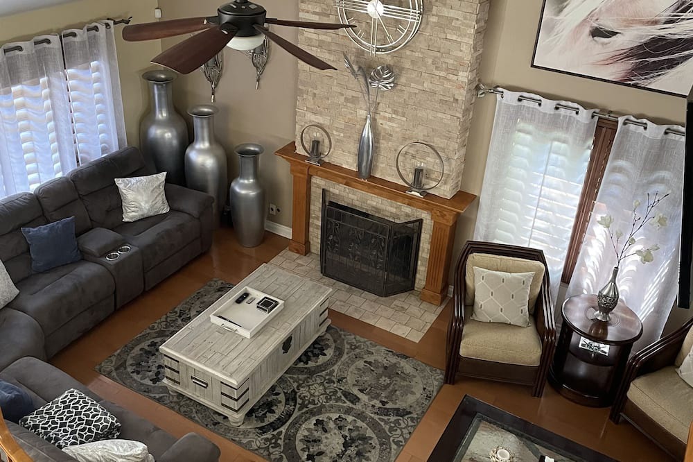 Photo of Livingroom in Eastvale