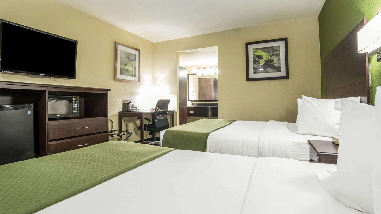 Photo of Bedroom in Needles