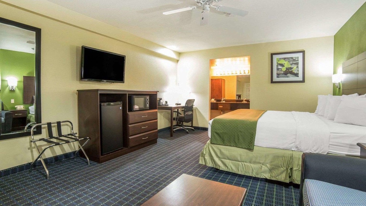 Photo of Livingroom in Needles