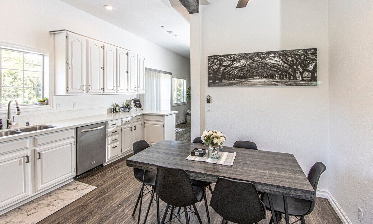 Photo of Kitchen in Lake Arrowhead