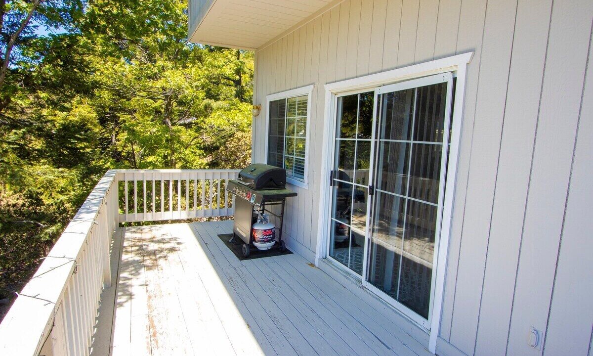 Photo of Patio Balcony in Lake Arrowhead