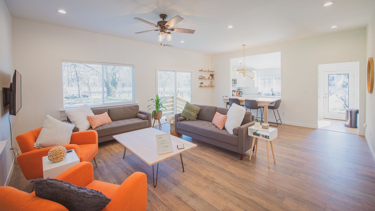 Photo of Livingroom in Phoenix Lake-Cedar Ridge