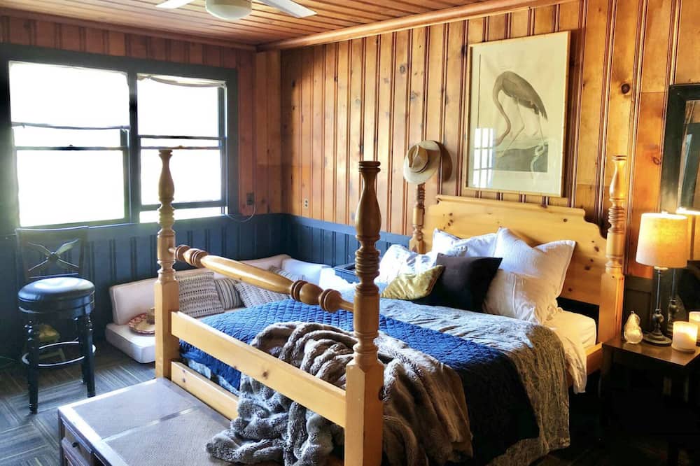 Photo of Bedroom in College City