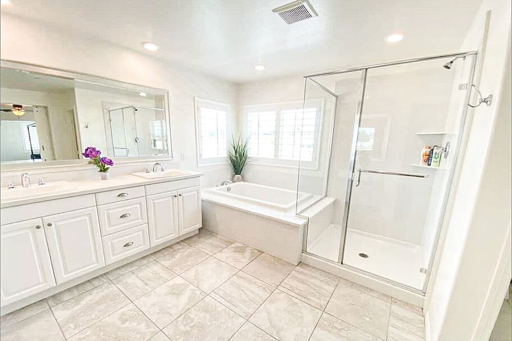 Photo of Bathroom in Mira Loma
