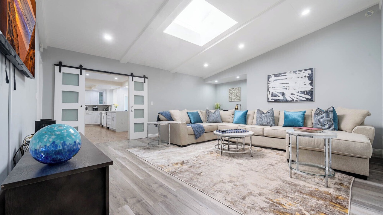 Photo of Livingroom in Northridge