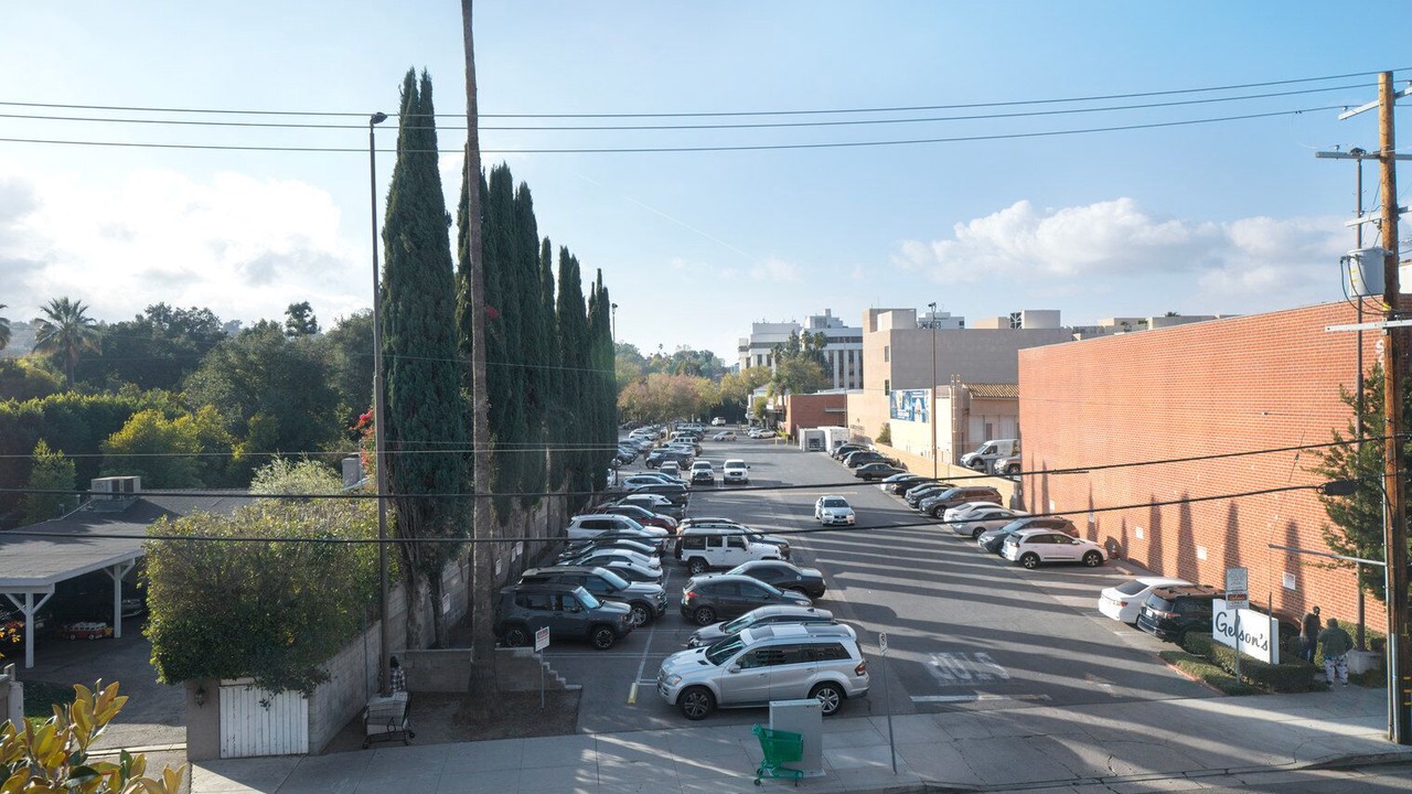 Photo of Others in Encino