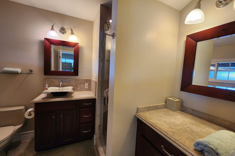 Photo of Bathroom in Harbor