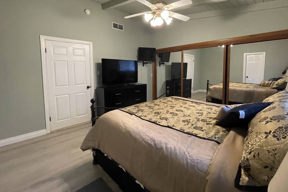 Photo of Bedroom in La Puente