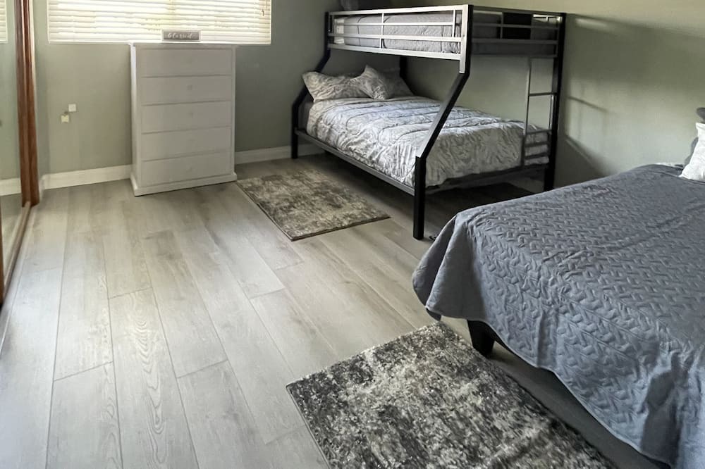 Photo of Bedroom in La Puente