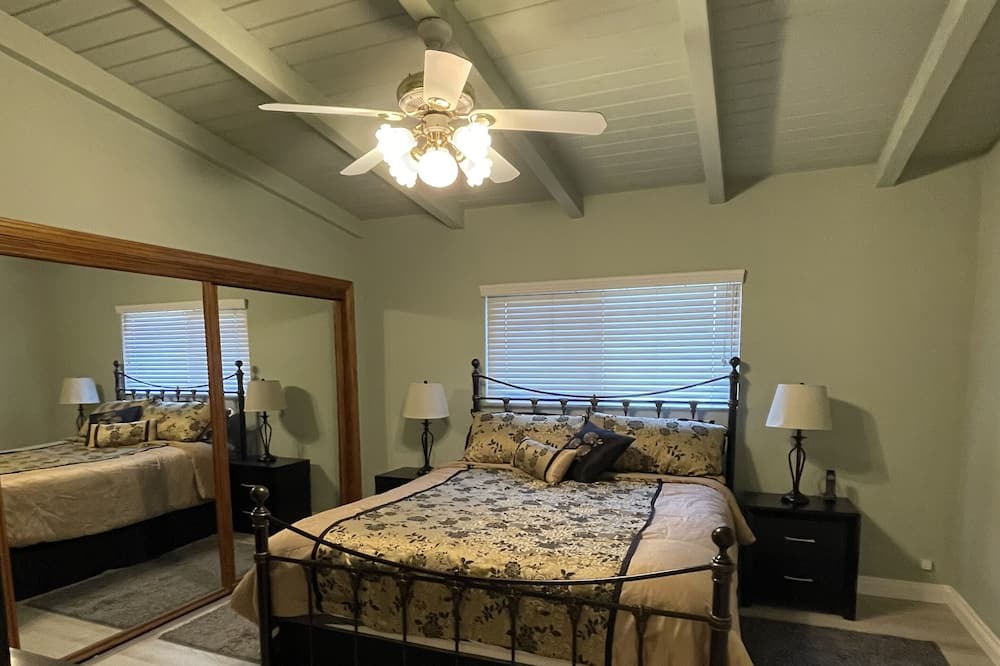 Photo of Bedroom in La Puente
