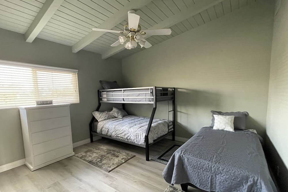 Photo of Bedroom in La Puente