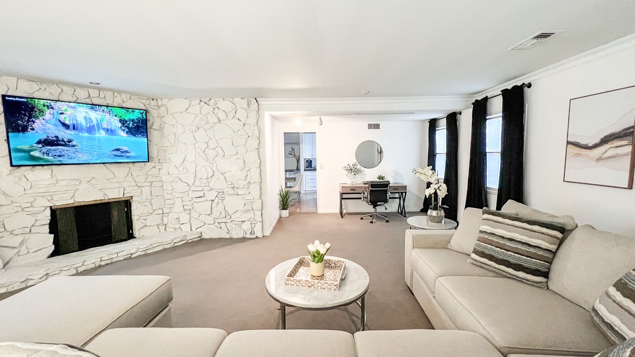 Photo of Livingroom in Northridge