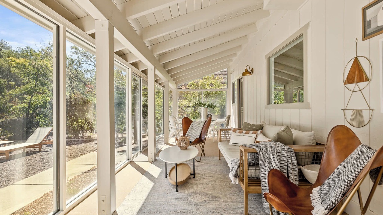 Photo of Livingroom in Lake Arrowhead