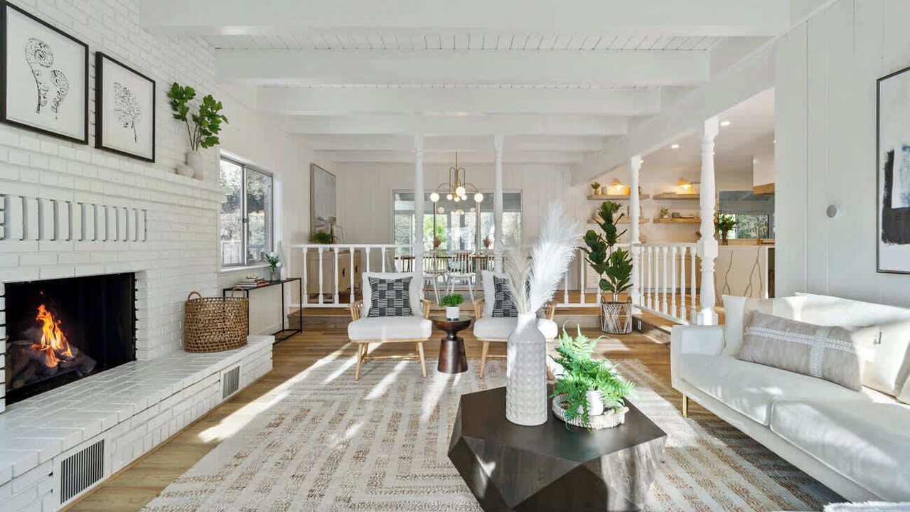 Photo of Livingroom in Lake Arrowhead