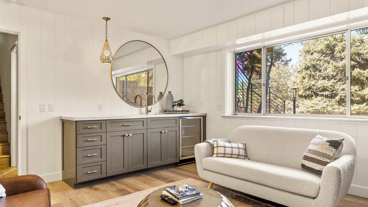 Photo of Livingroom in Lake Arrowhead