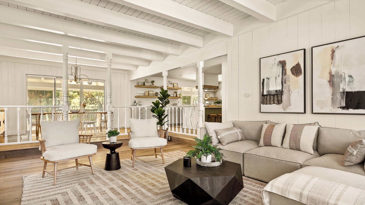 Photo of Livingroom in Lake Arrowhead