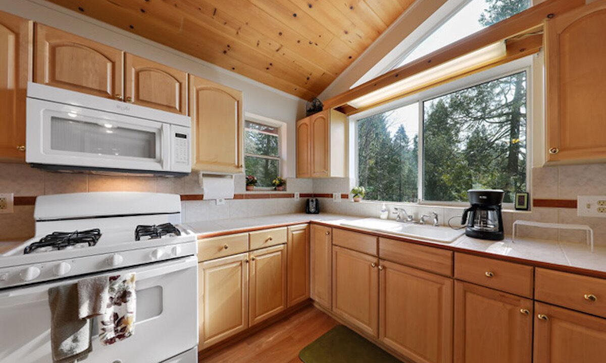 Photo of Bedroom in Idyllwild