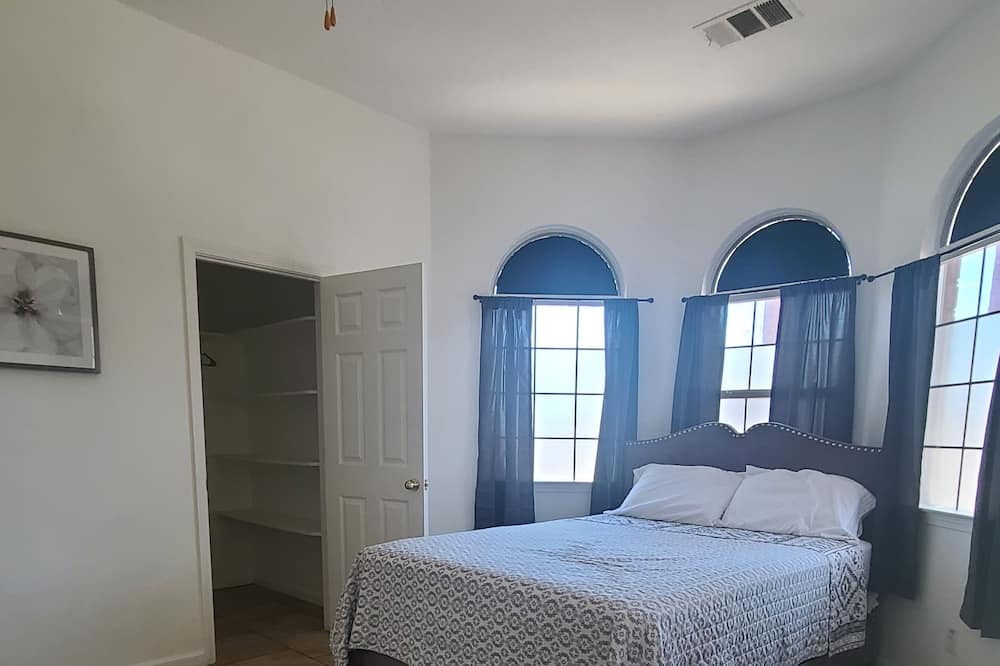 Photo of Bedroom in Porterville