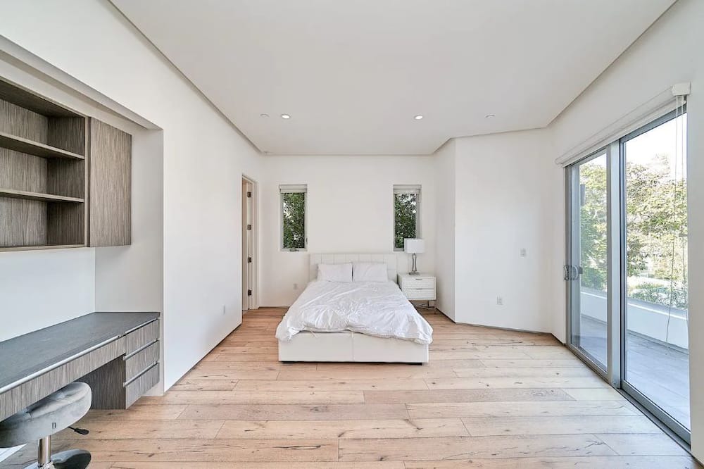 Photo of Bedroom in Greater Wilshire - Hancock Park