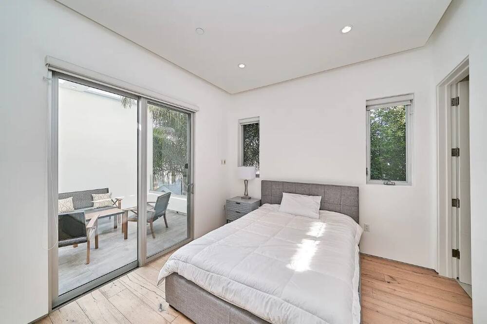 Photo of Bedroom in Greater Wilshire - Hancock Park