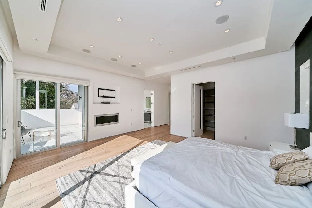 Photo of Bedroom in Greater Wilshire - Hancock Park