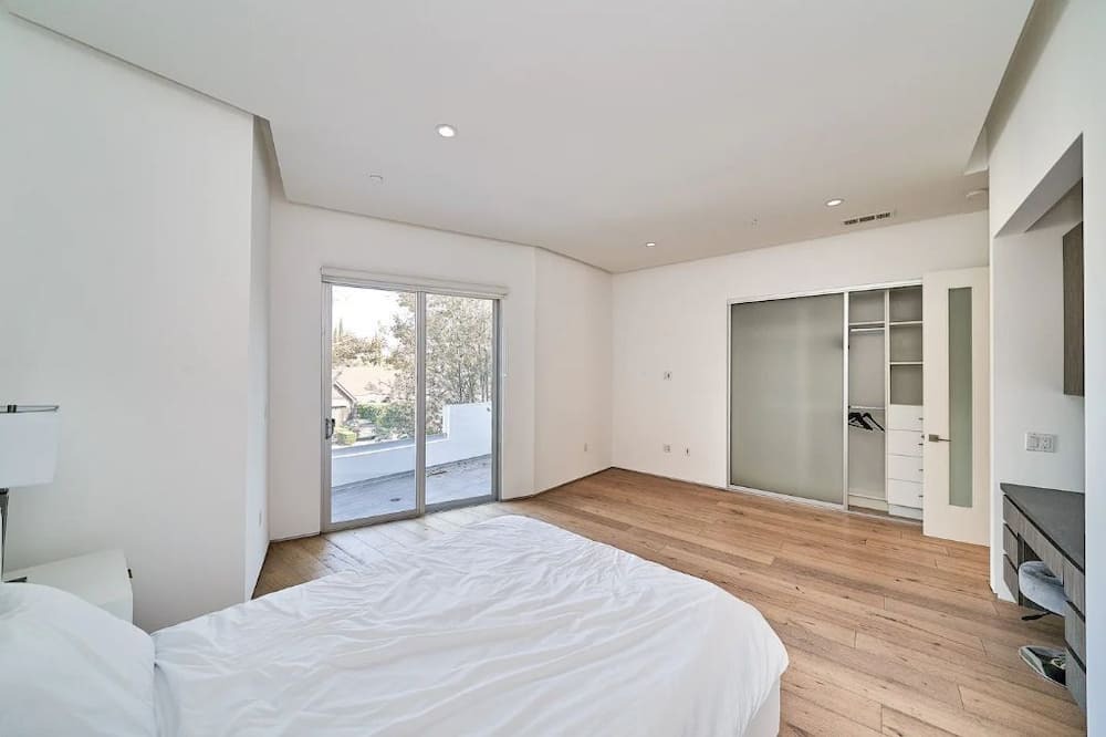Photo of Bedroom in Greater Wilshire - Hancock Park
