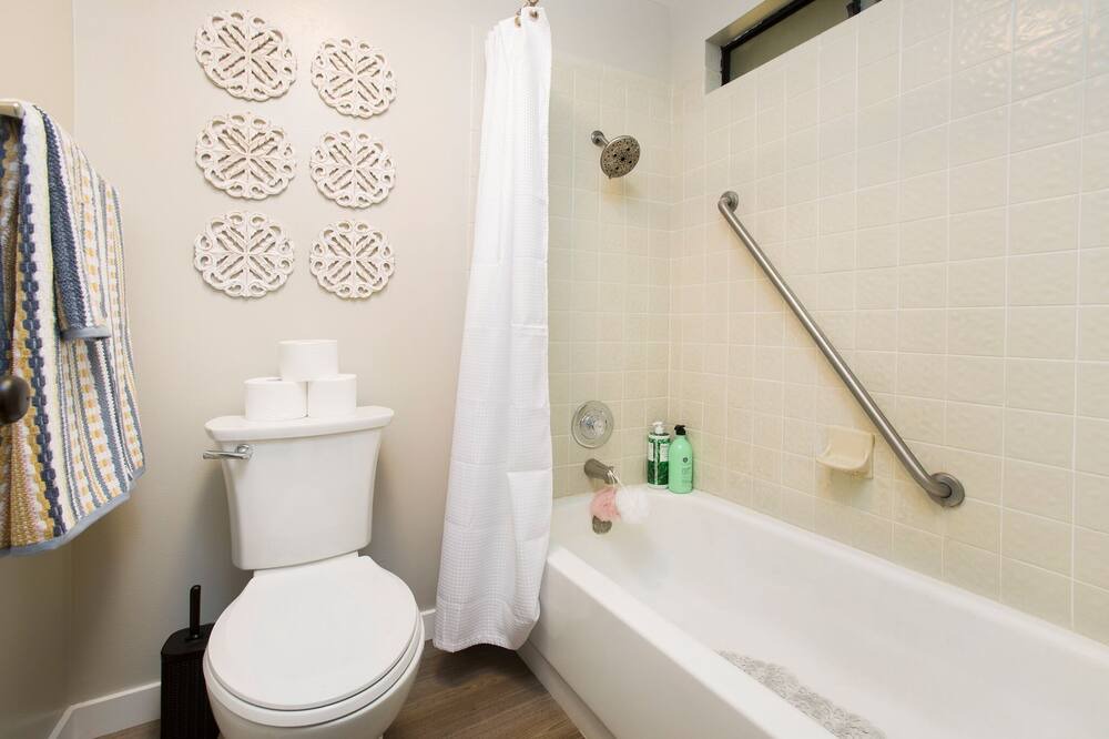 Photo of Bathroom in Agoura Hills