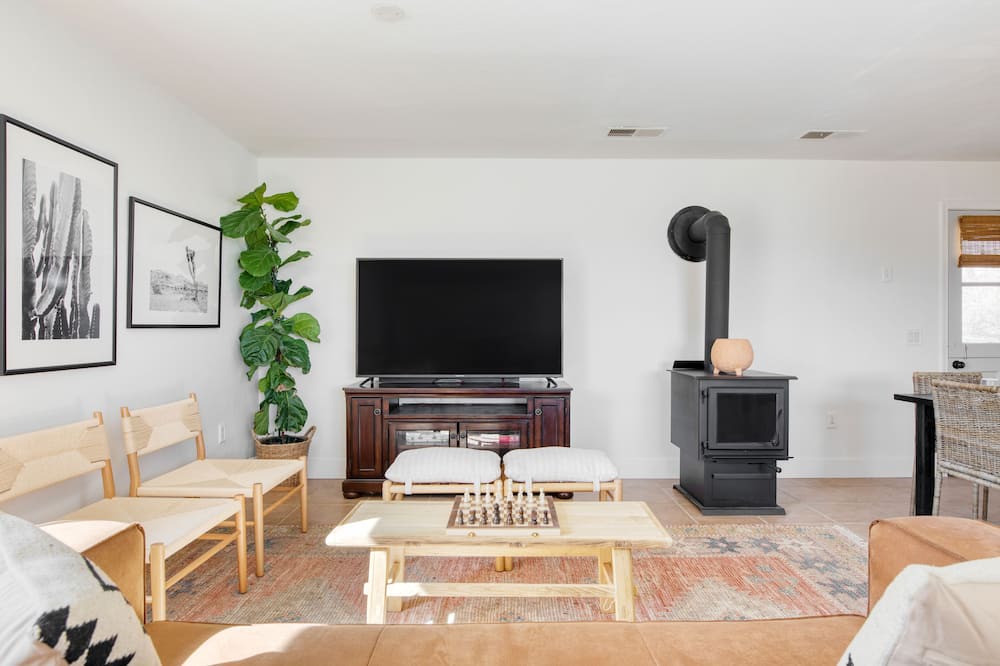 Photo of Livingroom in Pioneertown