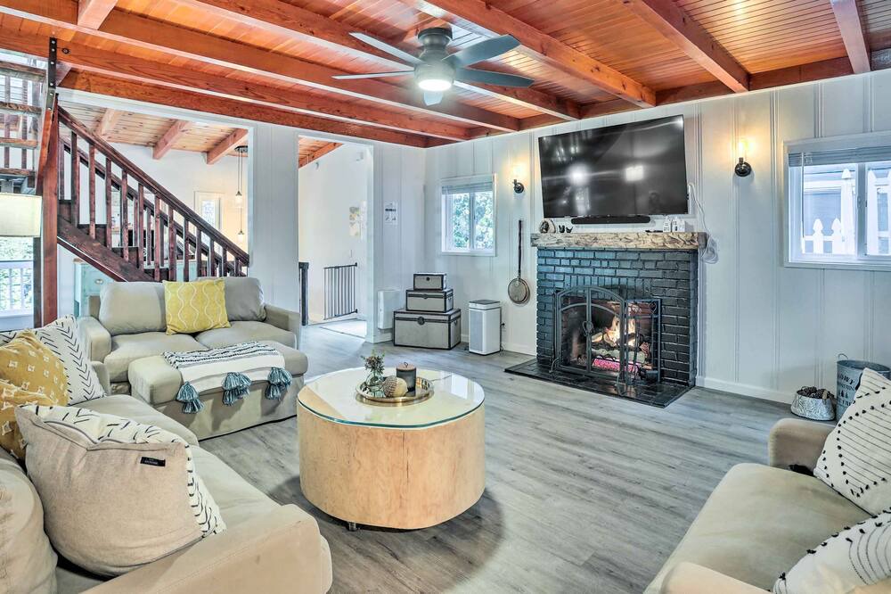 Photo of Livingroom in Arrowhead Villas