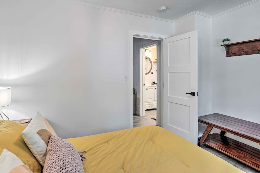 Photo of Bedroom in Arrowhead Villas