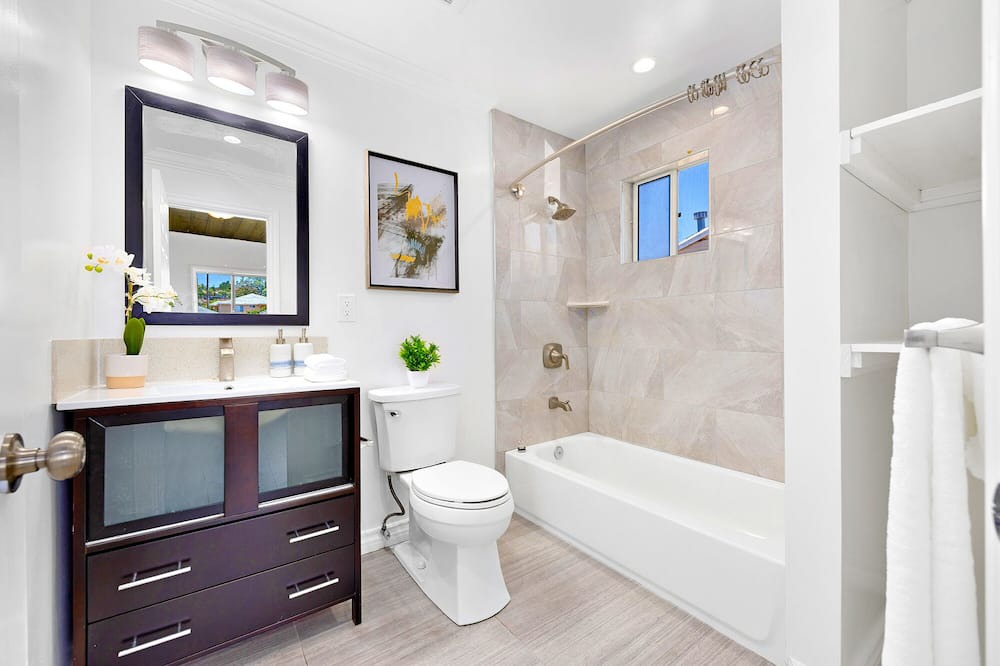 Photo of Bathroom in Alhambra