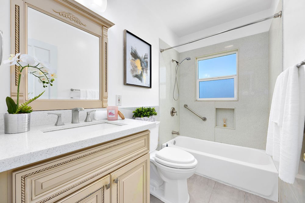 Photo of Bathroom in Alhambra