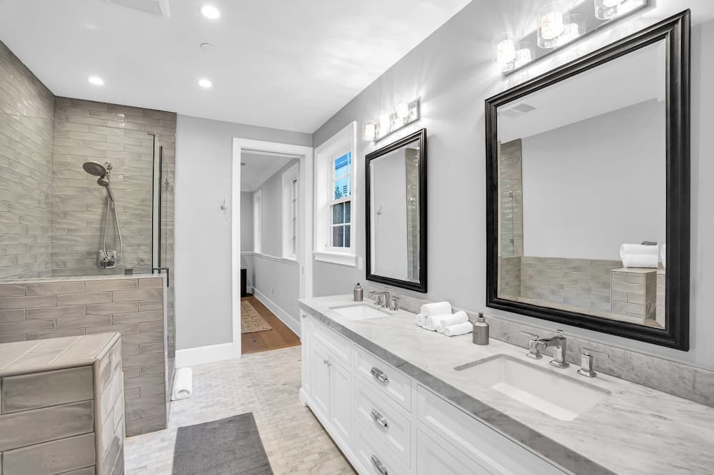 Photo of Bathroom in Valley Village
