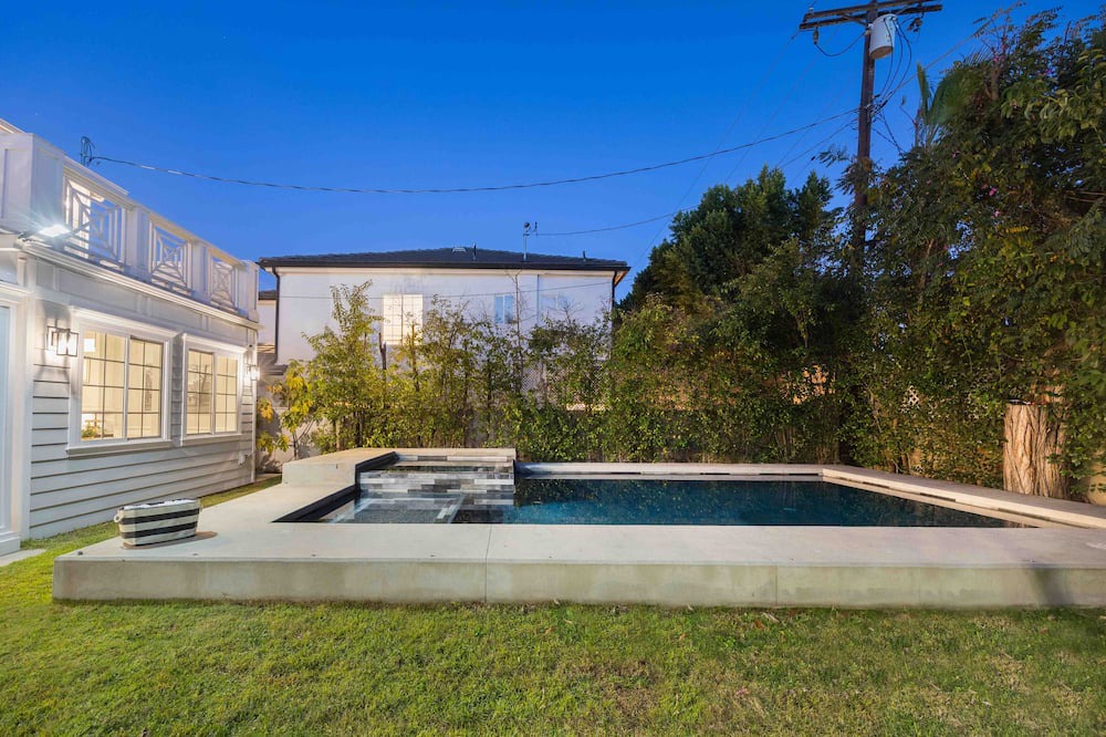 Photo of Outdoor in Valley Village